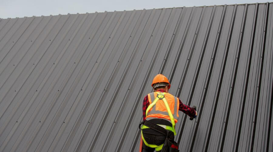 Professional gutter cleaning in Dutch Flat, CA